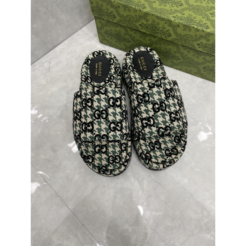 G*u*i slippers